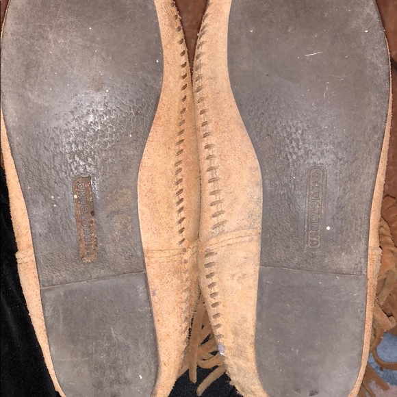 Minnetonka fringe moccasins - Picture 6 of 6